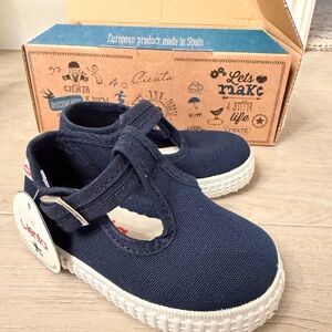 Cienta Navy Canvas T-Strap Shoes size 19